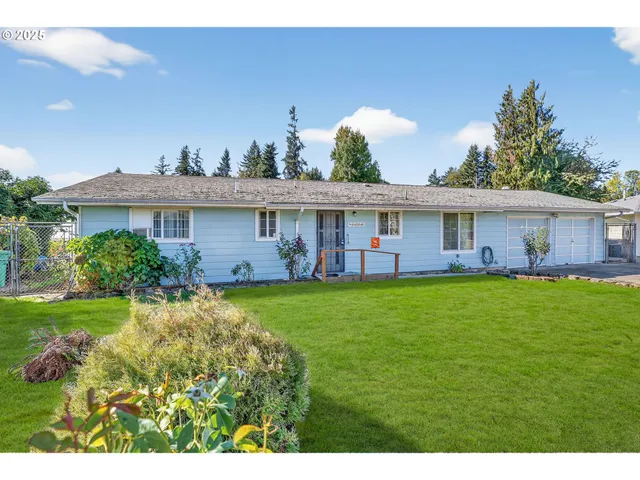 a view front of house with a yard