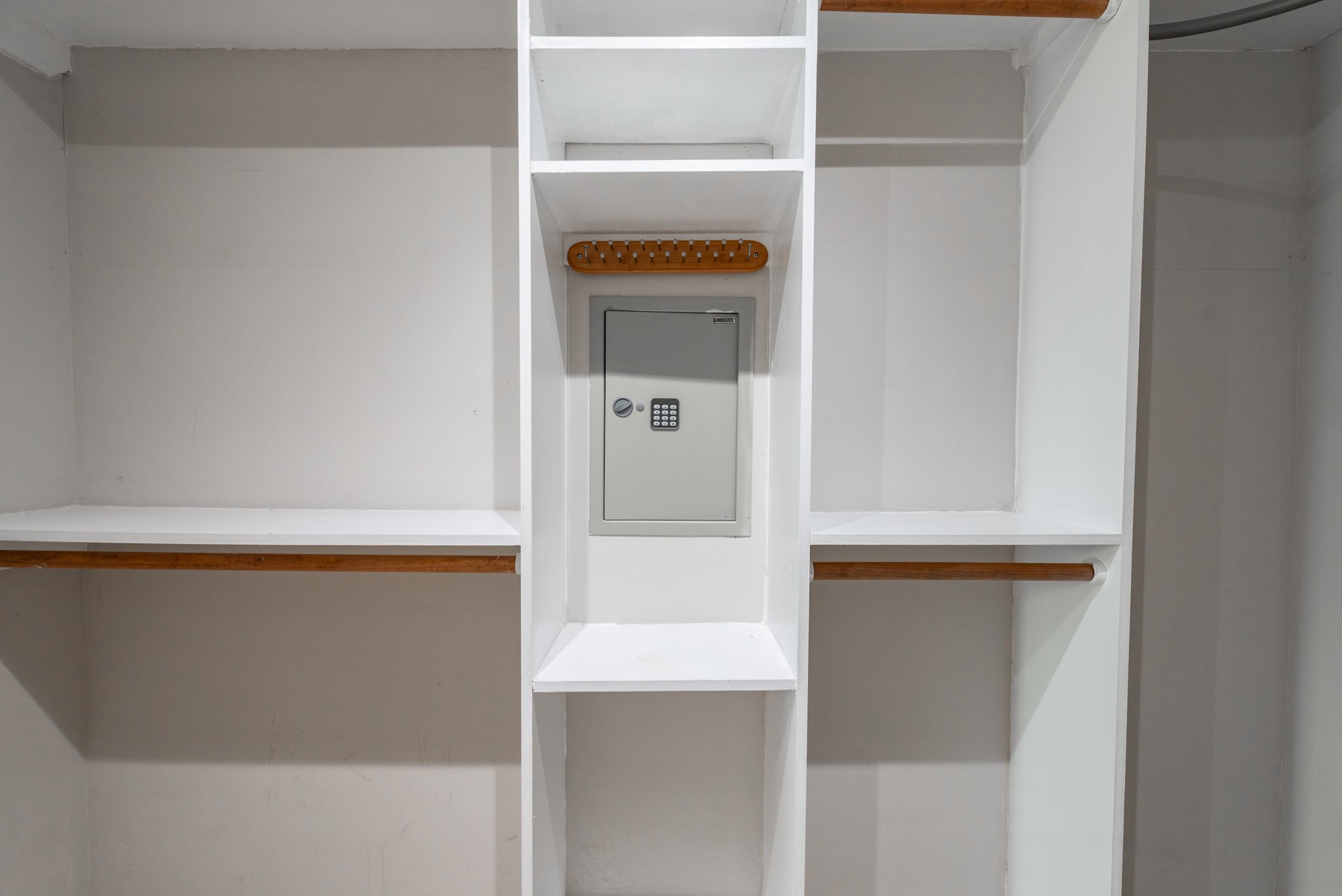 3504 Chenevert Street, Unit A Houston, TX 77004 - Photo 17 of 33 a bathroom with a bathtub and a sink