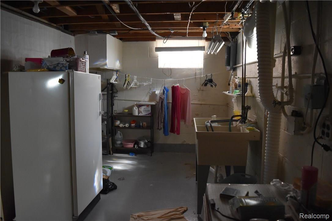 2185 Vernier Road Grosse Pointe, MI 48236 - Photo 15 of 15 laundry in basement.jpg
