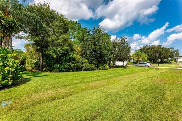 a view of a golf course