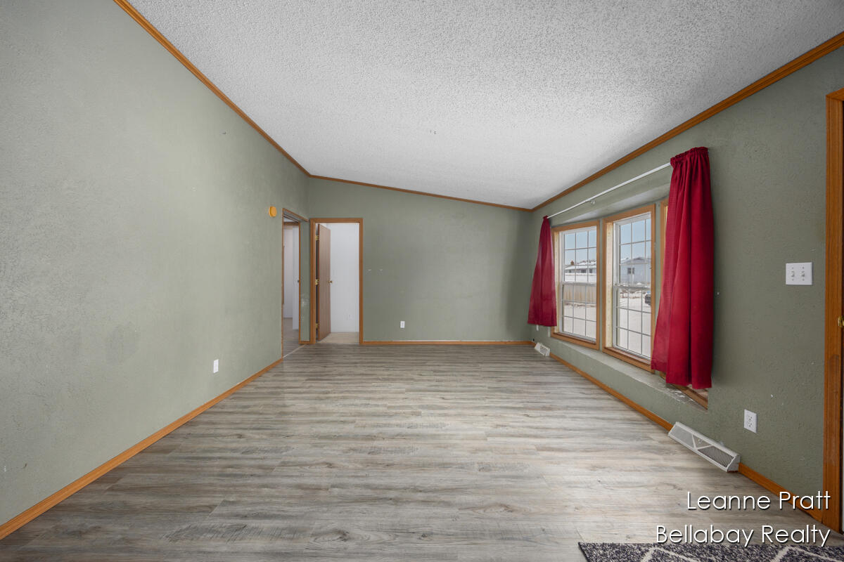 9820 West 5 Point Highway Bellevue, MI 49021 - Photo 11 of 24 IMG_1003