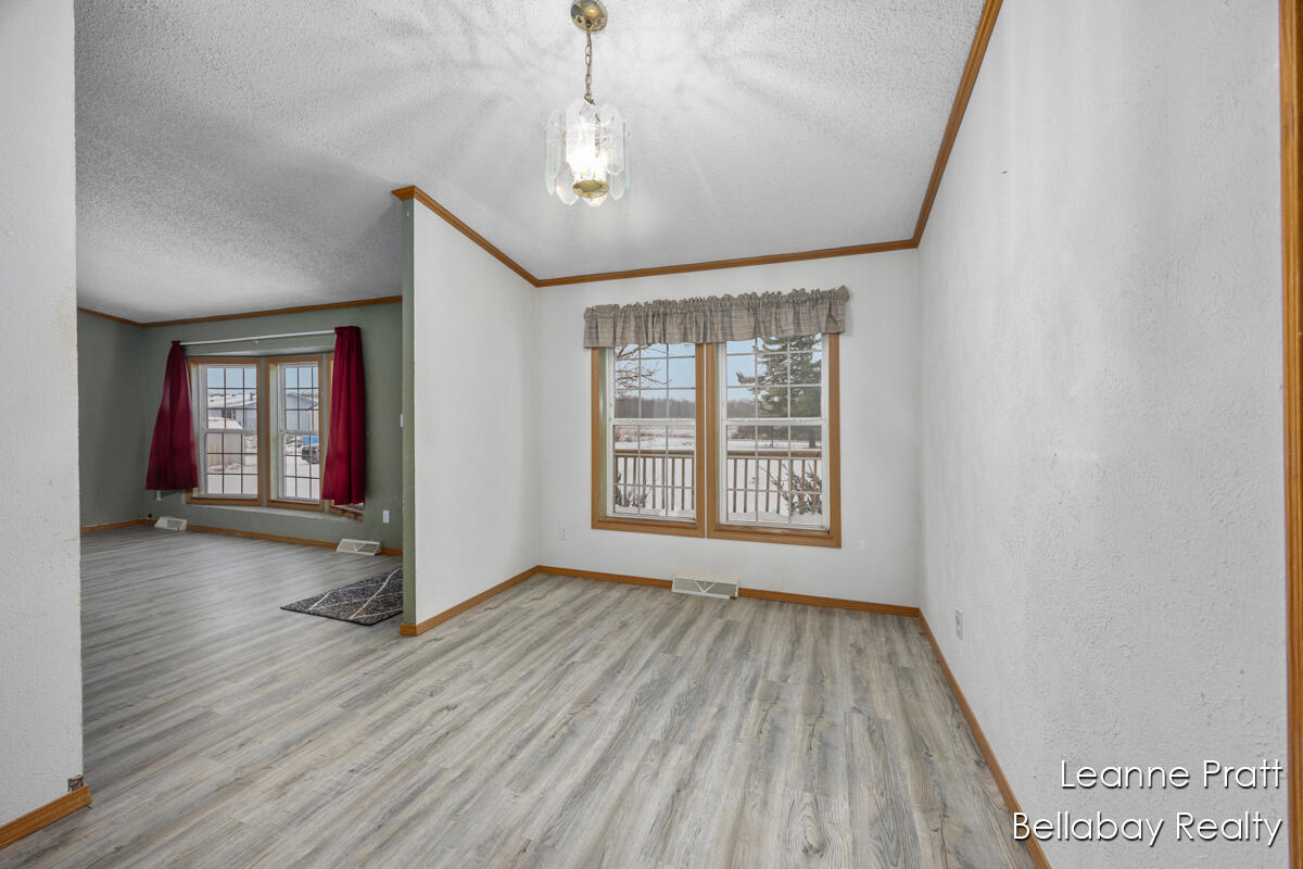 9820 West 5 Point Highway Bellevue, MI 49021 - Photo 12 of 24 IMG_1004