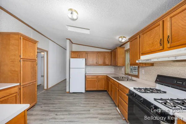 $187,000 | 9820 West 5 Point Highway, Bellevue, MI 49021