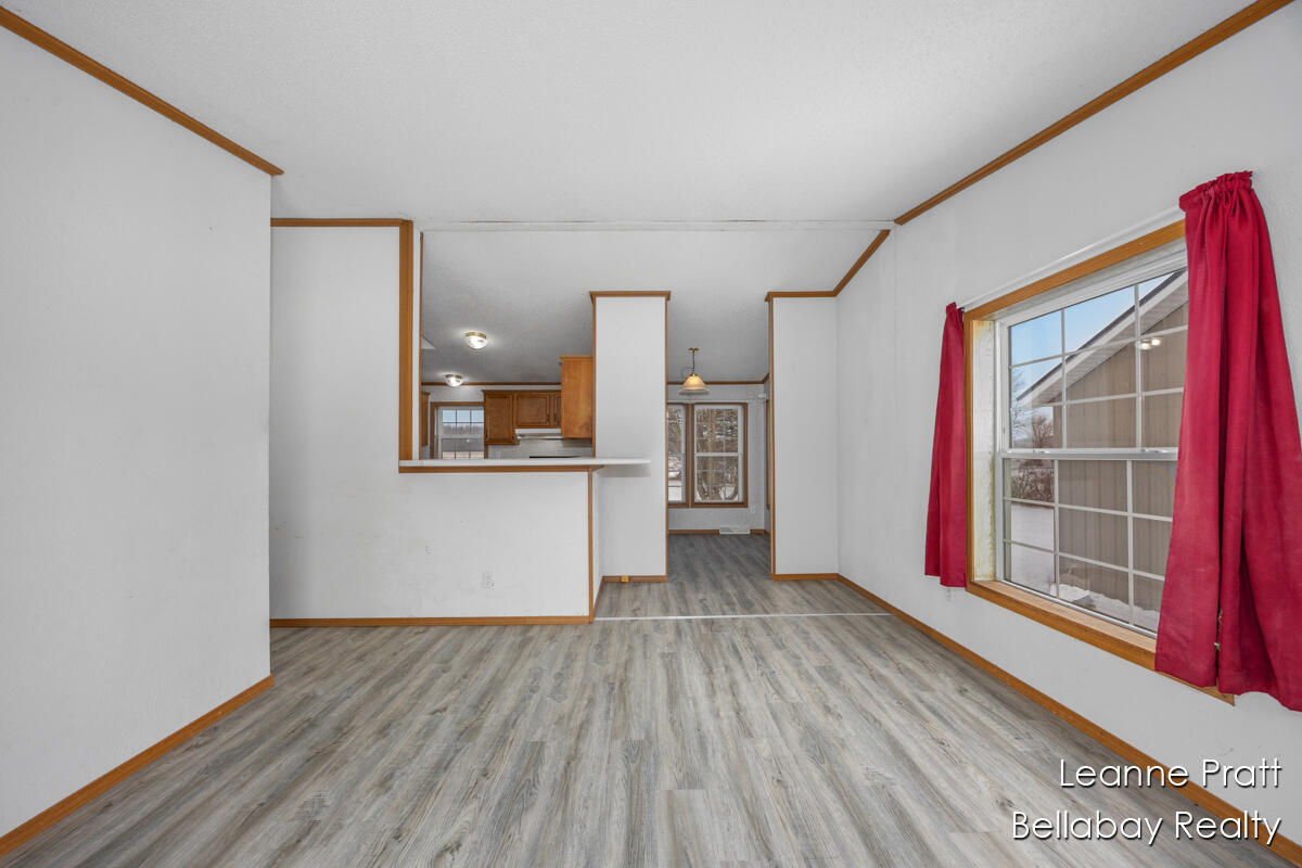 9820 West 5 Point Highway Bellevue, MI 49021 - Photo 17 of 24 IMG_1009