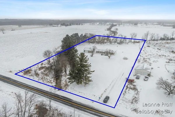 $187,000 | 9820 West 5 Point Highway, Bellevue, MI 49021