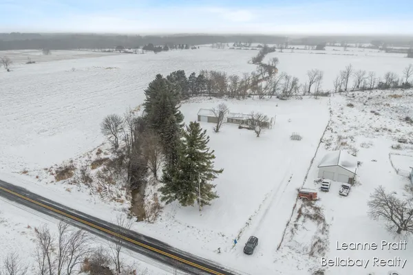 $187,000 | 9820 West 5 Point Highway, Bellevue, MI 49021