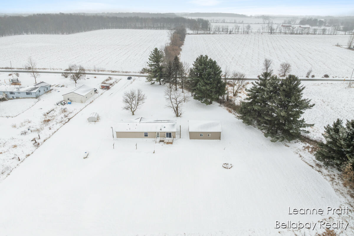 9820 West 5 Point Highway Bellevue, MI 49021 - Photo 7 of 24 IMG_1023