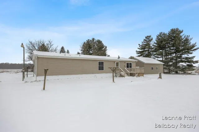 $225,000 | 9820 West 5 Point Highway, Bellevue, MI 49021