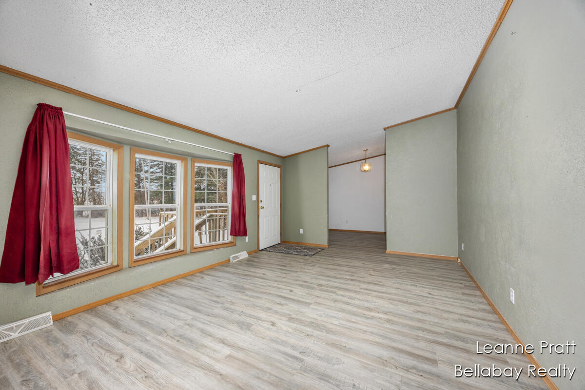 9820 West 5 Point Highway Bellevue, MI 49021 - Photo 10 of 24 IMG_1002