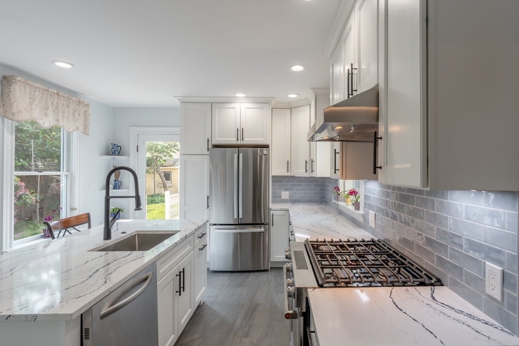 37 Chestnut Street Stoneham, MA 02180 - Photo 9 of 42 Gallery Image 9