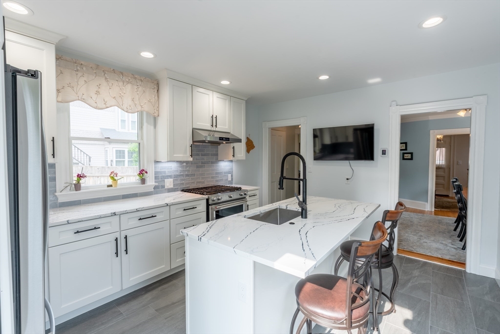 37 Chestnut Street Stoneham, MA 02180 - Photo 10 of 42 Gallery Image 10