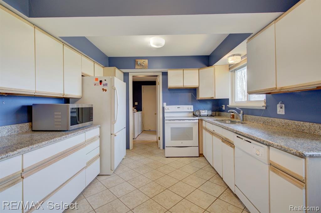 6700 Fish Lake Road Holly, MI 48442 - Photo 10 of 39