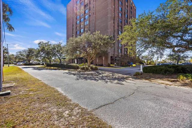 $2,750 | 14 Lockwood Drive, Unit 5L, Charleston, SC 29401