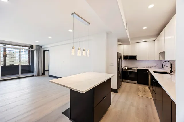 $2,750 | 14 Lockwood Drive, Unit 5L, Charleston, SC 29401