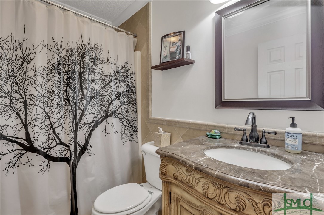 156 Burton Road Savannah, GA 31405 - Photo 15 of 28 Hall bath