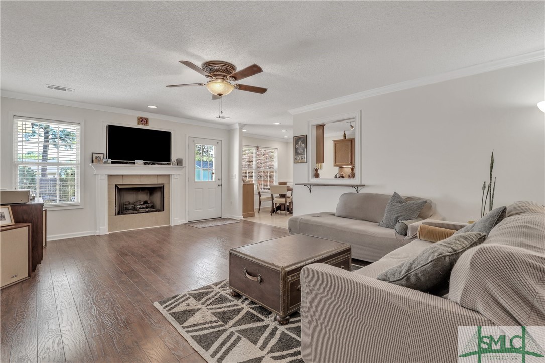 156 Burton Road Savannah, GA 31405 - Photo 3 of 28 Living room