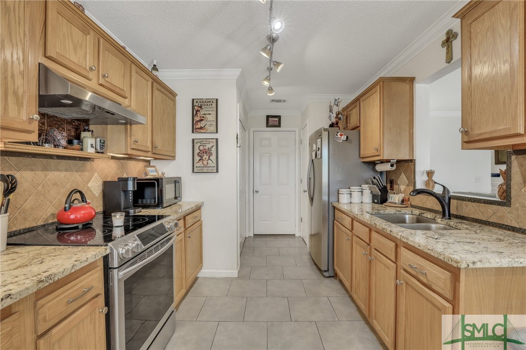 156 Burton Road Savannah, GA 31405 - Photo 9 of 28 Kitchen