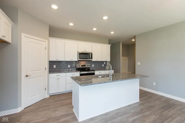 $299,900 | 2327 Saddle Drive, Shelbyville, IN 46176