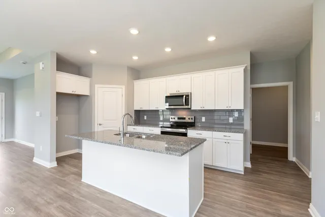 $299,900 | 2327 Saddle Drive, Shelbyville, IN 46176