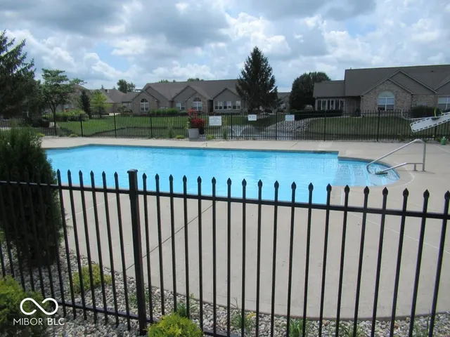 $299,900 | 2327 Saddle Drive, Shelbyville, IN 46176