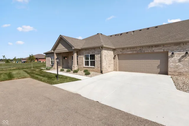 $299,900 | 2327 Saddle Drive, Shelbyville, IN 46176
