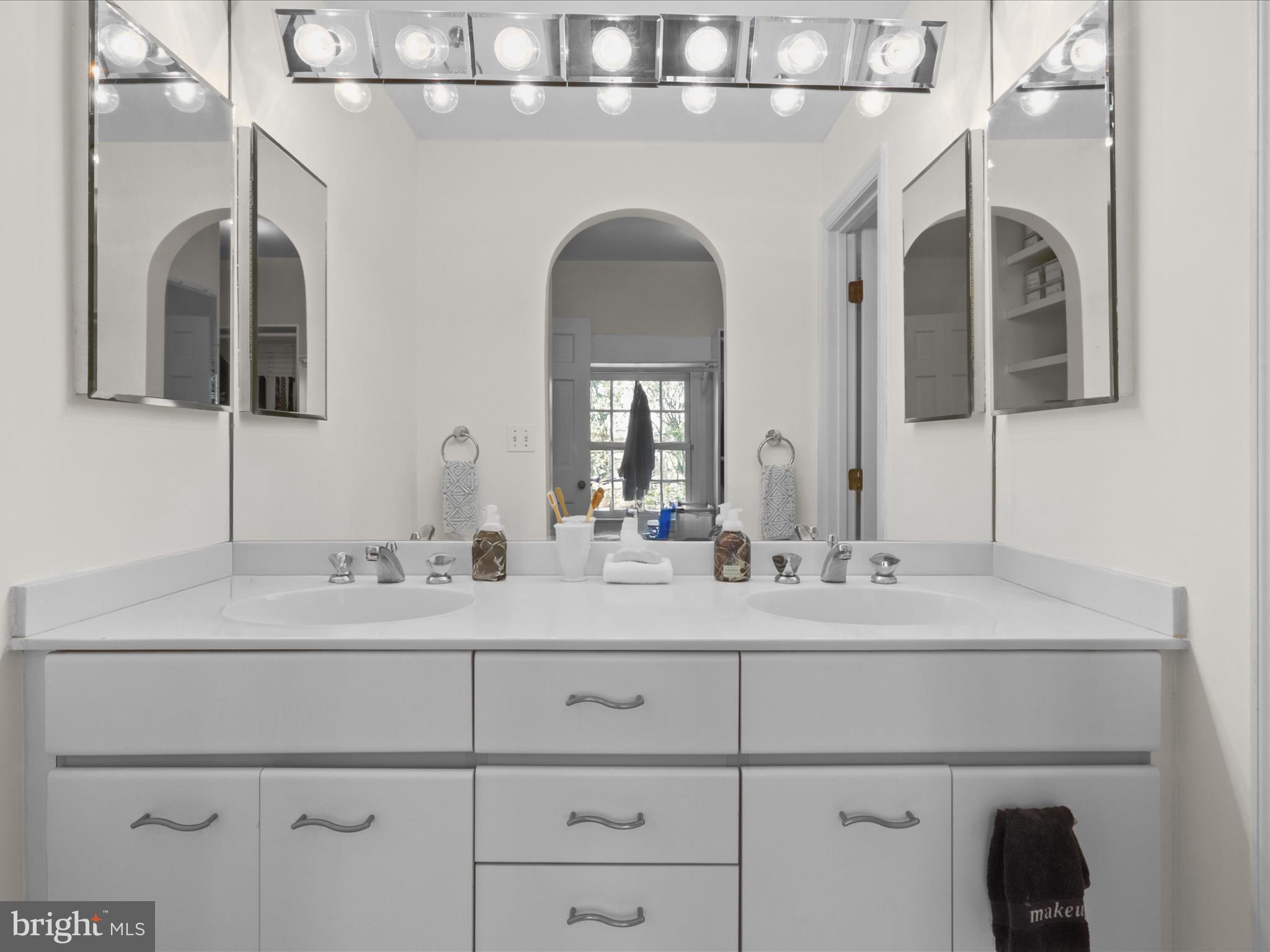 4725 Rock Spring Road Arlington, VA 22207 - Photo 28 of 59 Primary Bathroom
