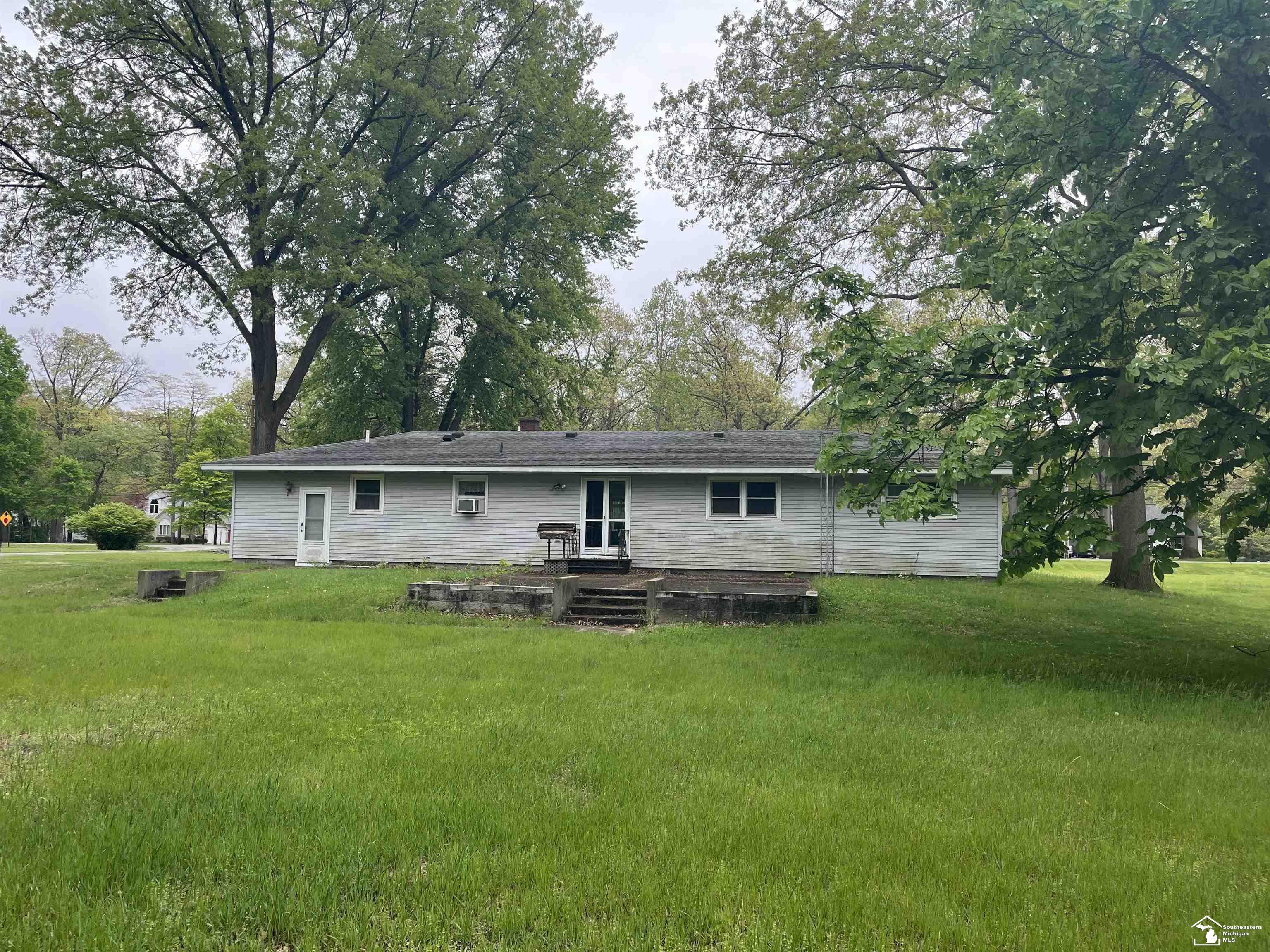 4202 Smith Road Lambertville, MI 48144 - Photo 12 of 15 50174701-6c6b0350-54ce-427c-bda1-c5a315a49543.JPG