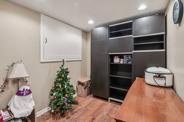 a room with furniture and flowers