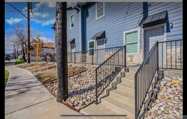 $1,295 | 143 Lucas Street, Unit 201, San Antonio, TX 78209