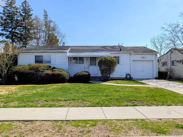 $3,900 | 107 Morton Boulevard, Plainview, NY 11803