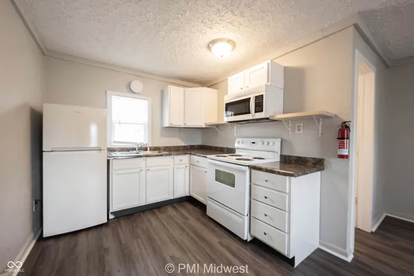 $749 | 2142 West US Highway 40, Unit 8, Greenfield, IN 46140