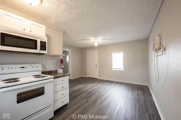 $749 | 2142 West US Highway 40, Unit 8, Greenfield, IN 46140