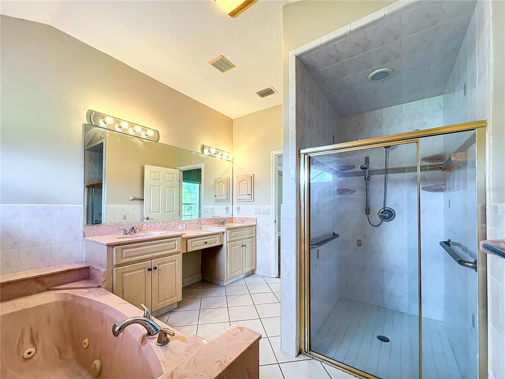 40 Hickory Loop Way Ocala, FL 34472 - Photo 9 of 31 Owners’s en suite
