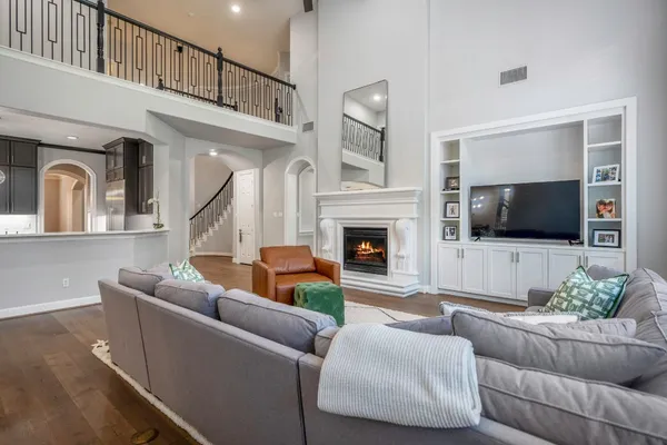 $1,115,000 | 6 Laxey Glen Drive, Spring, TX 77379