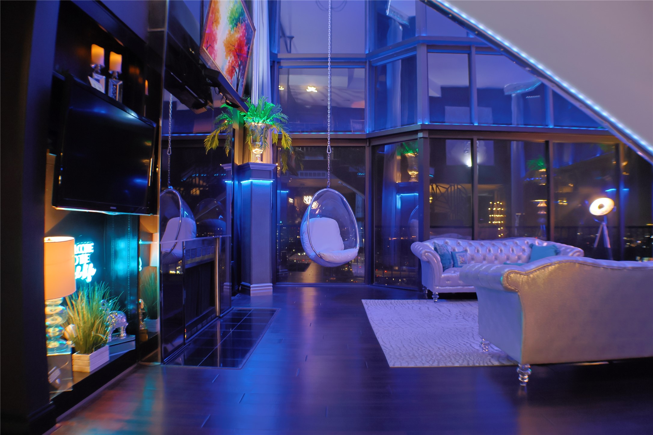 3350 McCue Road, Unit 2404 Houston, TX 77056 - Photo 42 of 49 a view of a patio with dining table and chairs