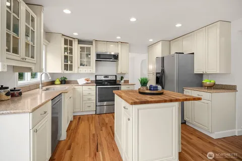 $1,415,000 | 24544 Southeast 43rd Place, Sammamish, WA 98029