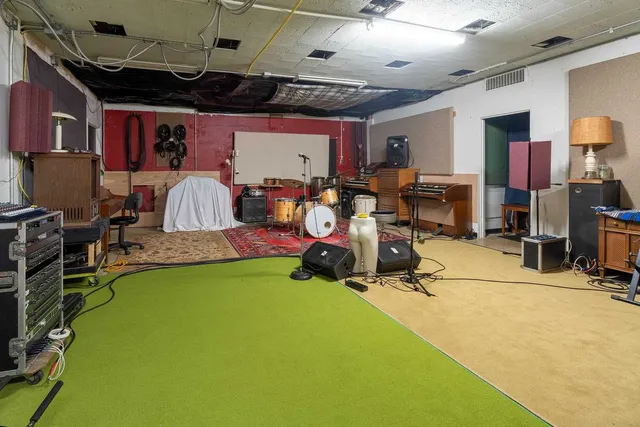 $385,000 | 828 East Main Street, Carbondale, IL 62901