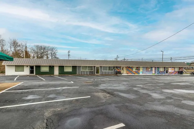 $385,000 | 828 East Main Street, Carbondale, IL 62901