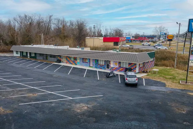 $385,000 | 828 East Main Street, Carbondale, IL 62901