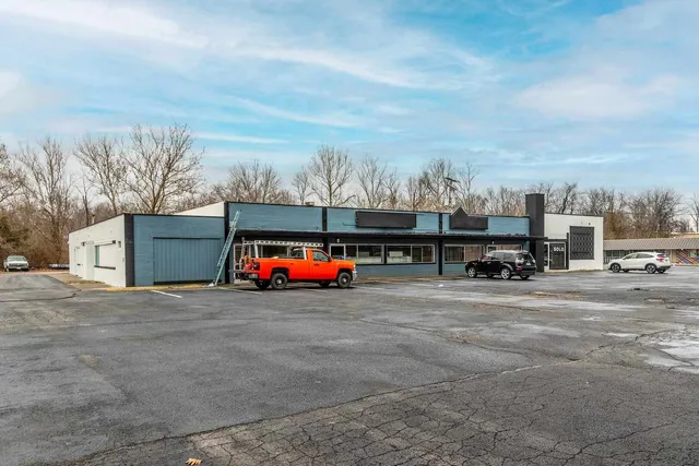 $385,000 | 828 East Main Street, Carbondale, IL 62901