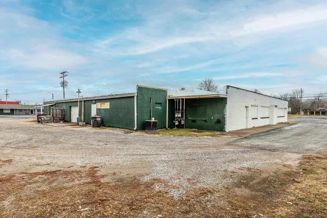 $385,000 | 828 East Main Street, Carbondale, IL 62901