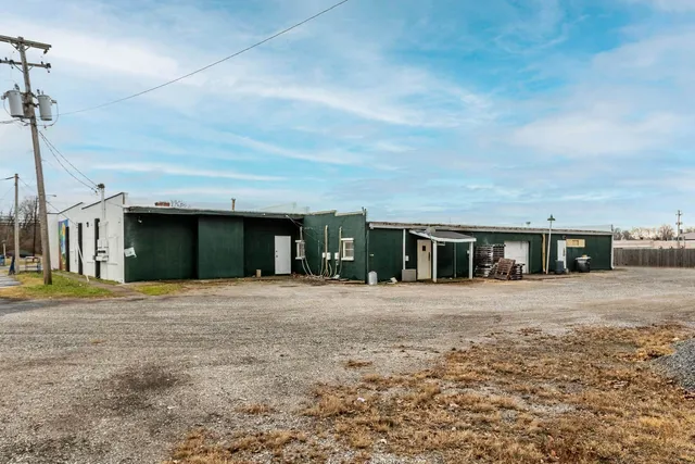 $385,000 | 828 East Main Street, Carbondale, IL 62901