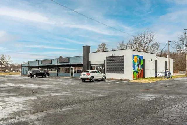 $385,000 | 828 East Main Street, Carbondale, IL 62901