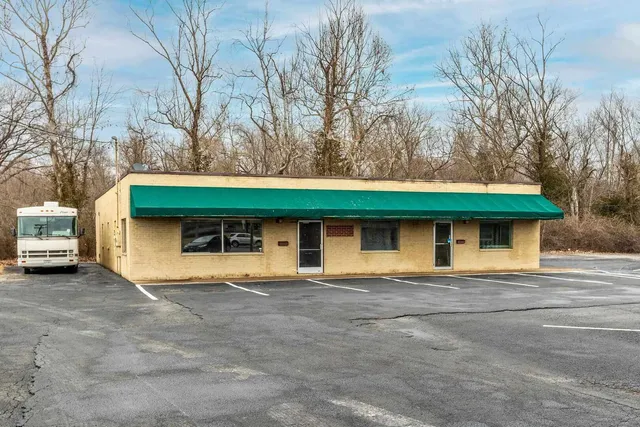 $385,000 | 828 East Main Street, Carbondale, IL 62901