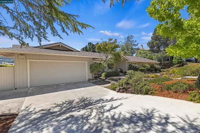$2,150,000 | 11 Breck Court, Moraga, CA 94556