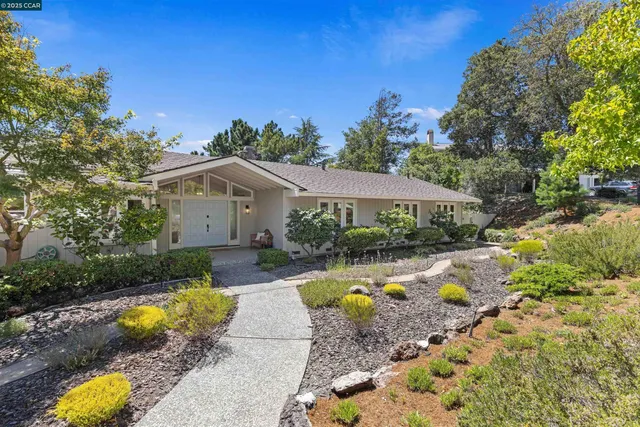 $2,150,000 | 11 Breck Court, Moraga, CA 94556