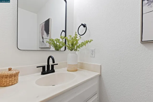 $2,150,000 | 11 Breck Court, Moraga, CA 94556