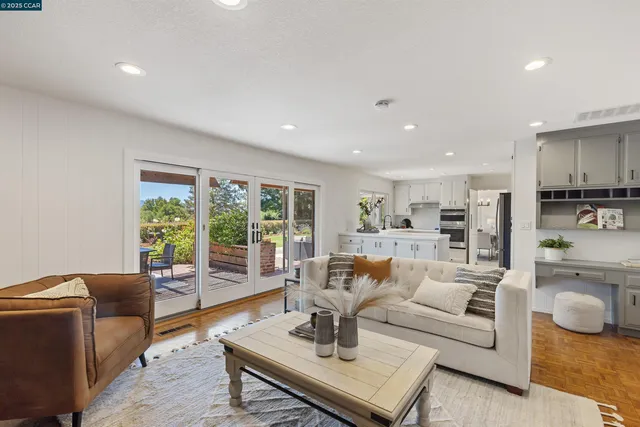 $2,150,000 | 11 Breck Court, Moraga, CA 94556