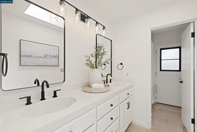 $2,150,000 | 11 Breck Court, Moraga, CA 94556