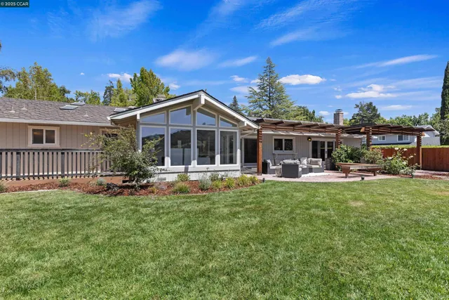 $2,150,000 | 11 Breck Court, Moraga, CA 94556